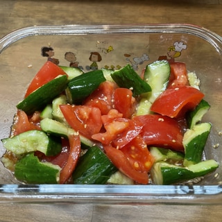 きゅうりとトマトの簡単サラダ